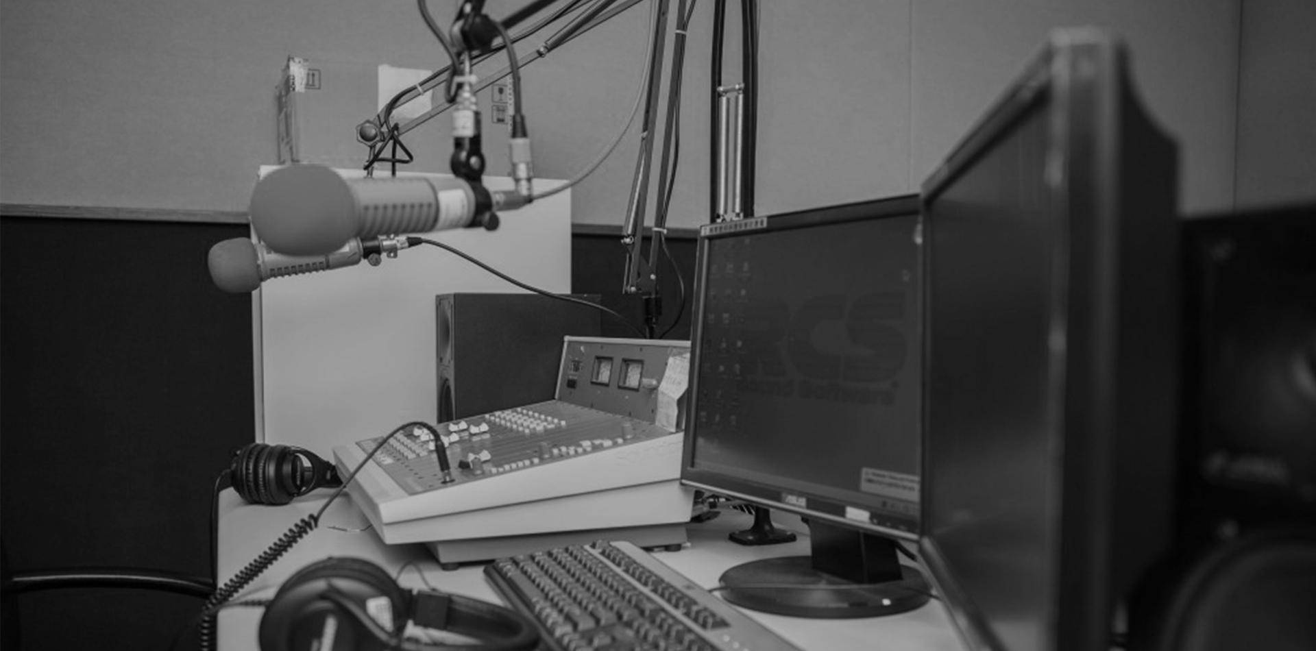 Khám Phá FM88 - Đài Phát Thanh Sôi Động